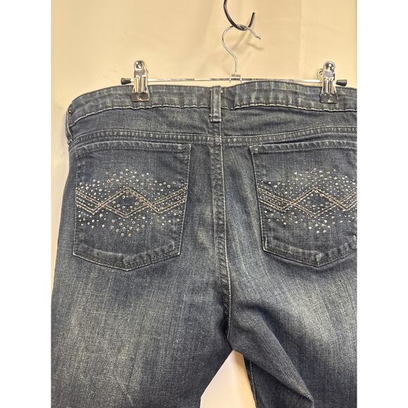 Apt. Bedazzled Capris size 14
Rise-9
Waist-18
Inseam-18 - Picture 4 of 5